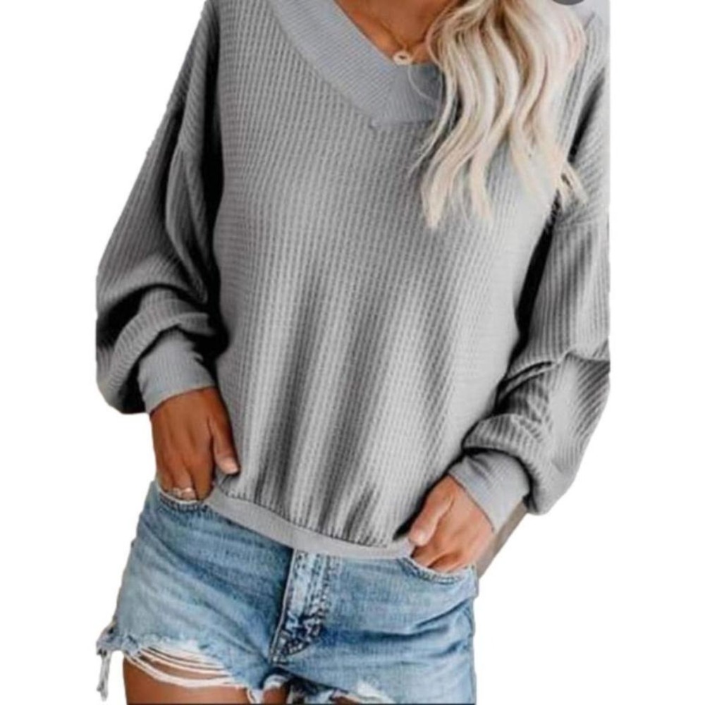 She & Sho Clothing Co. Women's V Neck Long SleevesTop‎ Size M